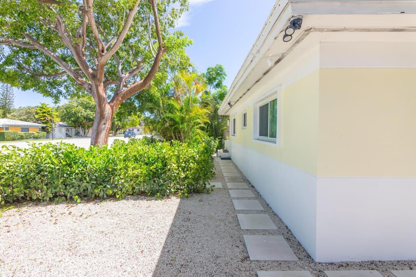 Newly Renovated Stylish Studio In El Portal #2 Miami Exteriör bild